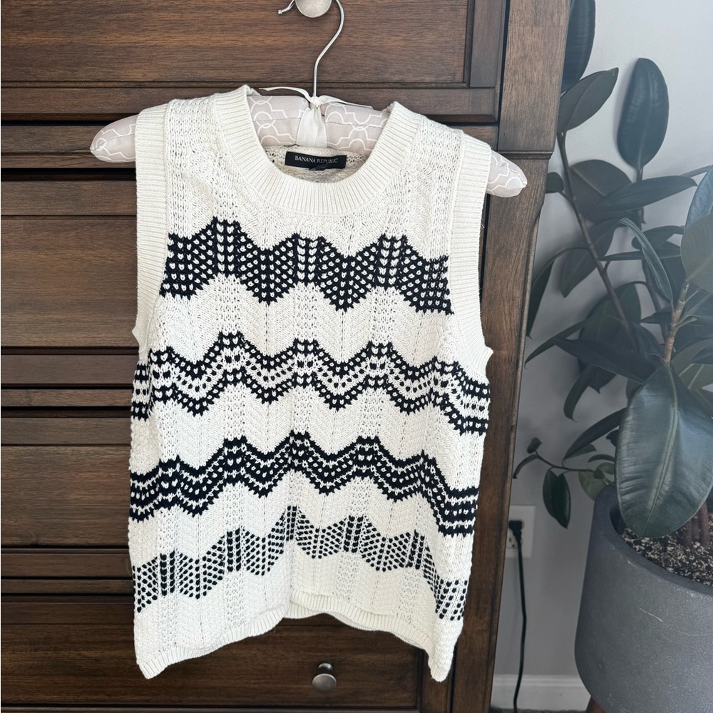 Banana Republic Monochrome Zigzag Sleeveless Sweater
